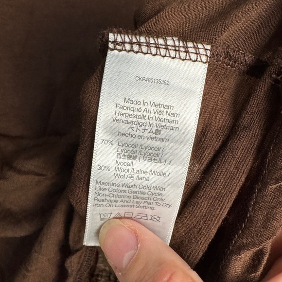 wool blend madewell base layer- tagged as a M, but fits like a XS/S - Picture 3 of 4